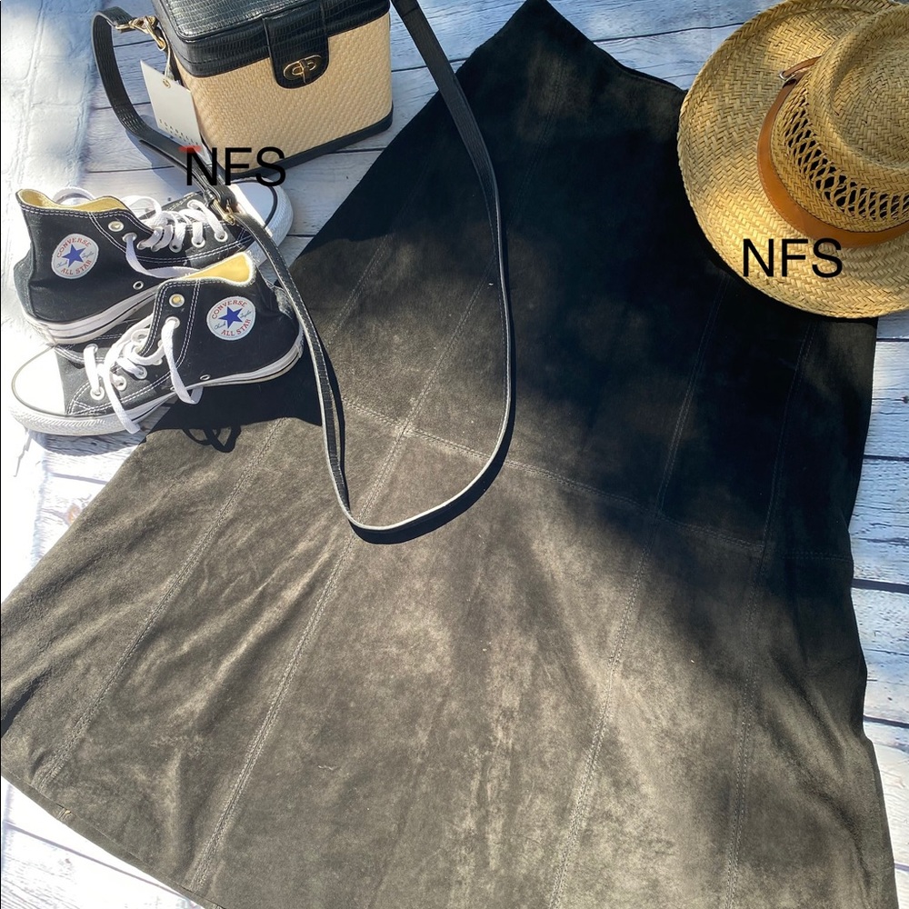 Liz Claiborne BLK Suede Skirt w/ stitching detail